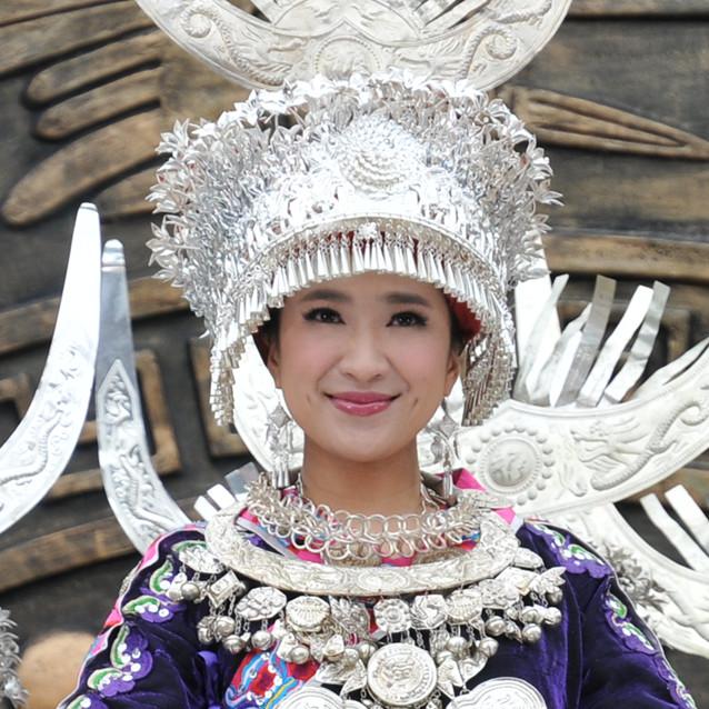 天下苗家雷艳